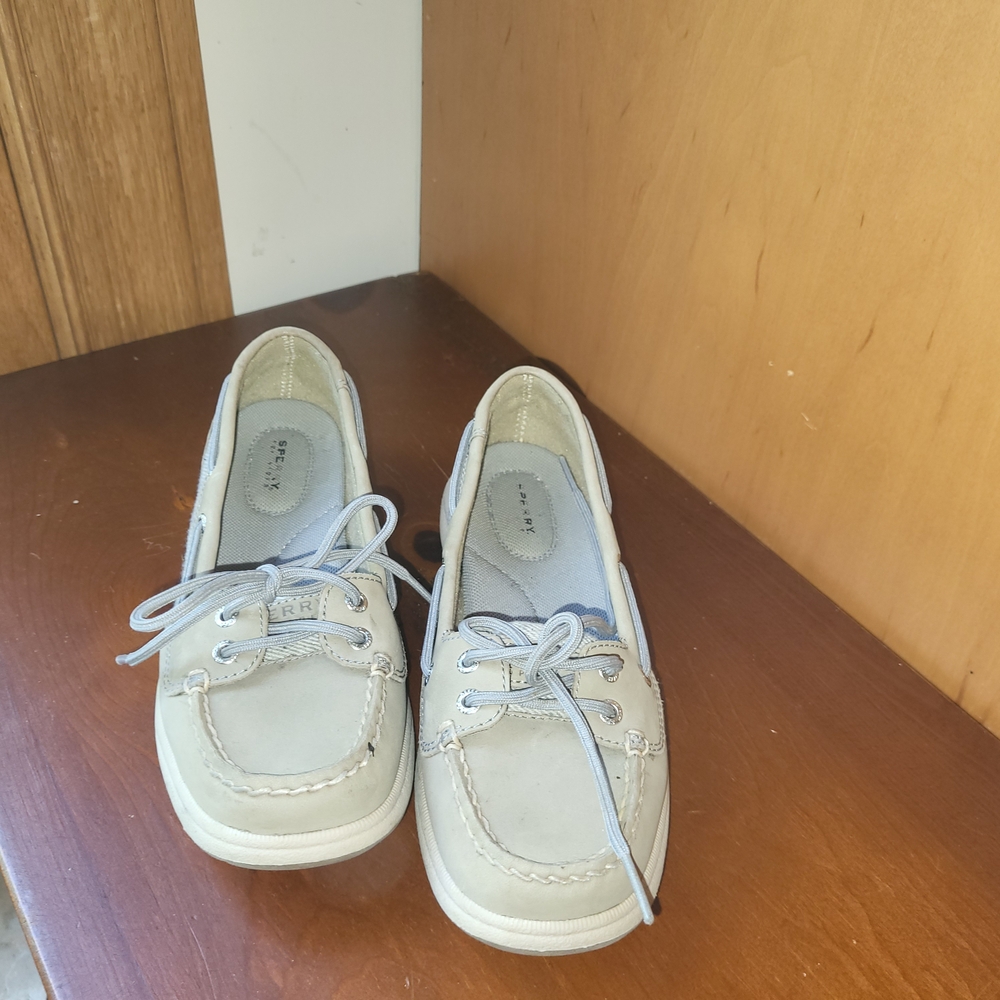 NEW Sperry Women's Flats in Light Gray
